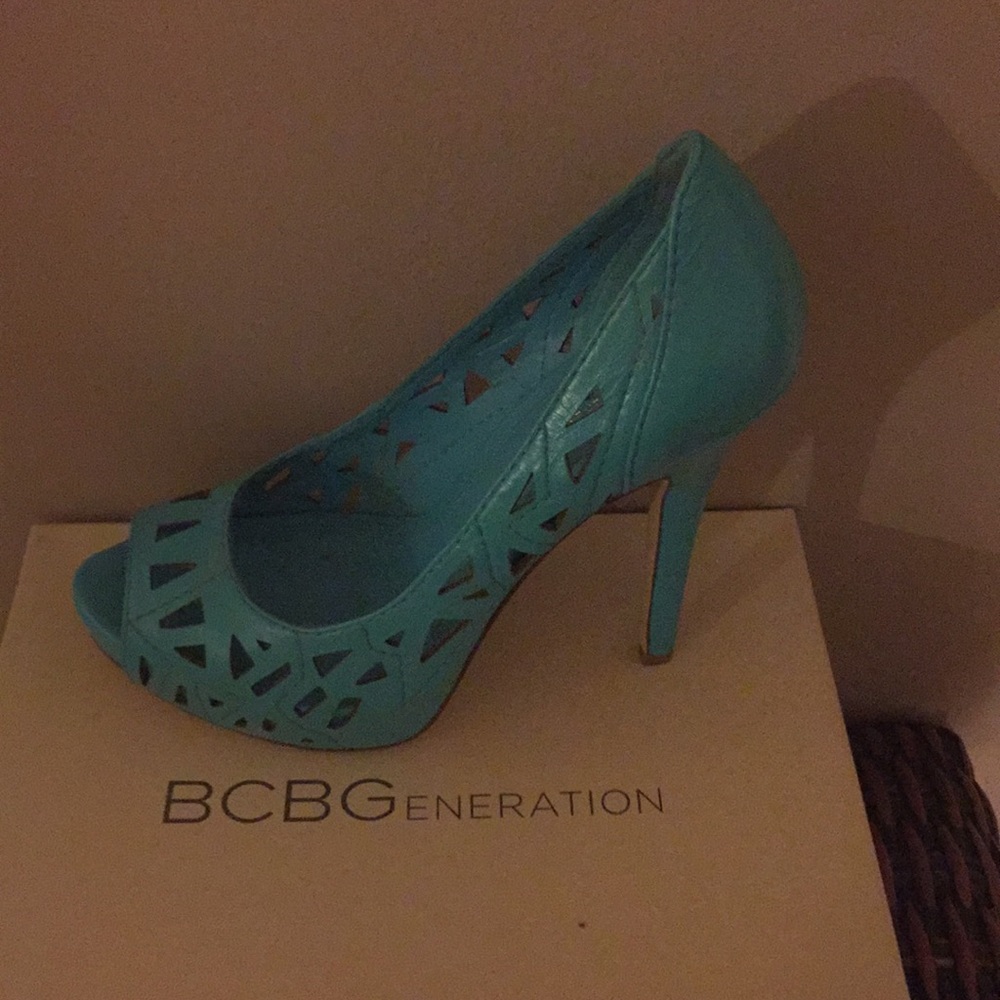 Pumps - Picture 2 of 7